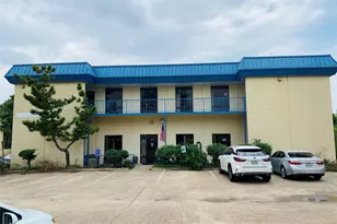 1039 N Interstate 35E Hwy N, Carrollton, TX 75006 - Photo 1