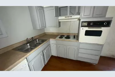 1907 Nolen Court, Arlington, TX 76012 - Photo 9