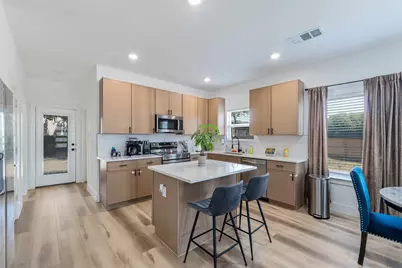 2749 Bethurum Avenue, Dallas, TX 75215 - Photo 9