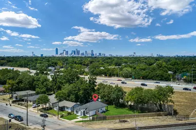 2749 Bethurum Avenue, Dallas, TX 75215 - Photo 3