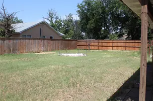 461 S 9th Ave, Munday, TX 76371 - Photo 7