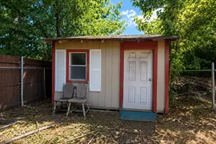 921 S Medora St, Terrell, TX 75160 - Photo 5