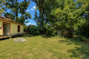 921 S Medora St, Terrell, TX 75160 - Photo 15