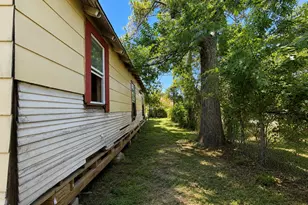 921 S Medora St, Terrell, TX 75160 - Photo 13