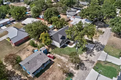 707 W Turner Street, Wolfe City, TX 75496 - Photo 5