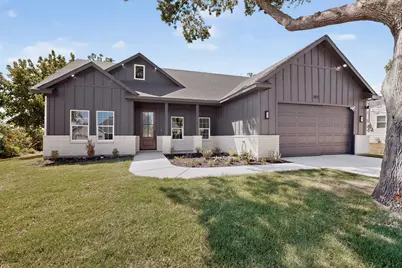 707 W Turner Street, Wolfe City, TX 75496 - Photo 3