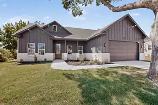 707 W Turner St, Wolfe City, TX 75496 - Photo 3