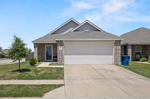 1600 Luke St, Ennis, TX 75119 - Photo 3
