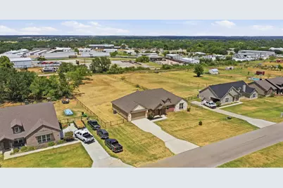 1009 Northern Oaks Court, Springtown, TX 76082 - Photo 35