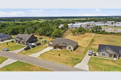 1009 Northern Oaks Court, Springtown, TX 76082 - Photo 3
