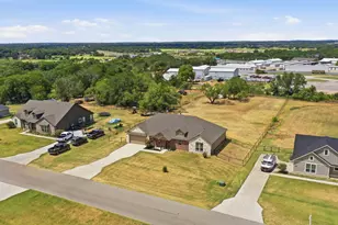 1009 Northern Oaks Ct, Springtown, TX 76082 - Photo 3