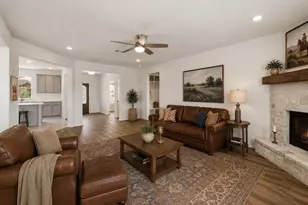 1009 Northern Oaks Ct, Springtown, TX 76082 - Photo 9