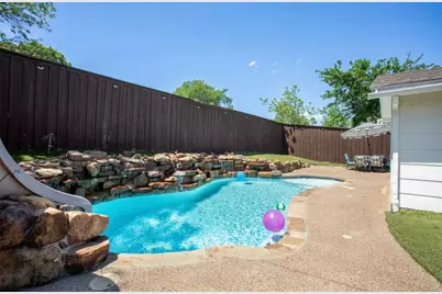 641 Furlong Drive, Dallas, TX 75211 - Photo 3