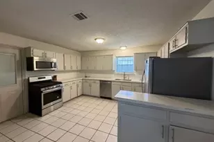 1017 Mill River Dr, Garland, TX 75043 - Photo 3