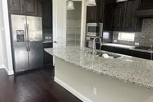 903 Red Deer Dr, Euless, TX 76039 - Photo 9