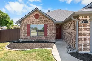 144 Price Cir, Hackberry, TX 75036 - Photo 3