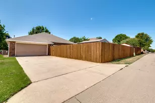 517 Magnolia Ln, Glenn Heights, TX 75154 - Photo 25