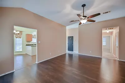 907 Clear Creek Drive, Arlington, TX 76001 - Photo 5