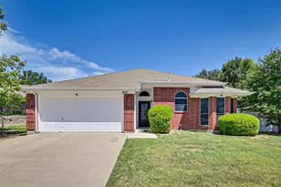 907 Clear Creek Dr, Arlington, TX 76001 - Photo 1