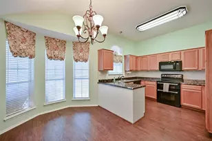 907 Clear Creek Dr, Arlington, TX 76001 - Photo 5
