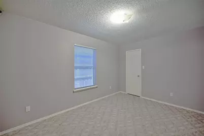 907 Clear Creek Drive, Arlington, TX 76001 - Photo 17