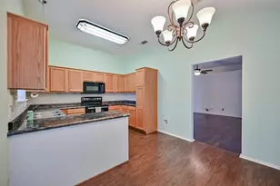907 Clear Creek Dr, Arlington, TX 76001 - Photo 9