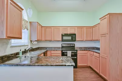 907 Clear Creek Drive, Arlington, TX 76001 - Photo 7