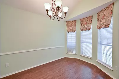 907 Clear Creek Drive, Arlington, TX 76001 - Photo 9