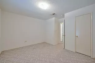 907 Clear Creek Dr, Arlington, TX 76001 - Photo 21
