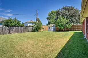 907 Clear Creek Dr, Arlington, TX 76001 - Photo 25