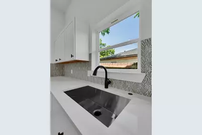 914 N 10th Street, Waco, TX 76707 - Photo 13