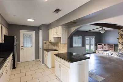 112 Oaktree Drive, Highland Village, TX 75077 - Photo 7