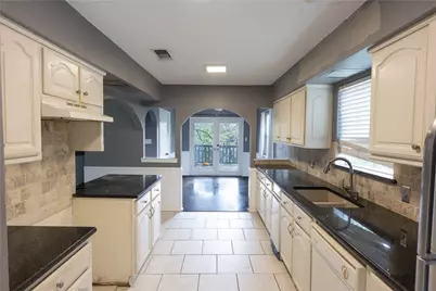 112 Oaktree Drive, Highland Village, TX 75077 - Photo 5