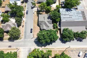 314 N Anglin St, Cleburne, TX 76031 - Photo 33