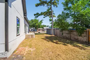 314 N Anglin St, Cleburne, TX 76031 - Photo 25