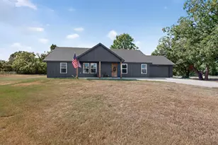 1069 Hereford Dr, Springtown, TX 76082 - Photo 3