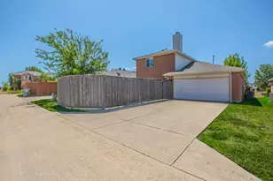2415 Mallory Ln, Lancaster, TX 75134 - Photo 31