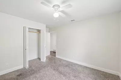 402 W Springdale Lane, Grand Prairie, TX 75052 - Photo 13