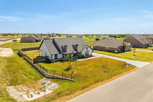 107 Red Clf Ct, Rhome, TX 76078 - Photo 33