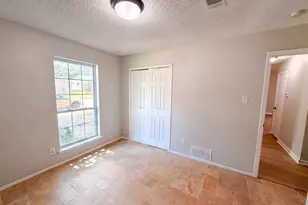 922 Meadowdale Cir, Garland, TX 75043 - Photo 9