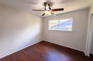 922 Meadowdale Cir, Garland, TX 75043 - Photo 11