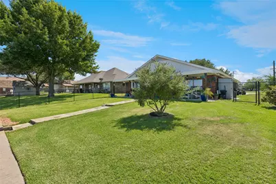 4001 Apache Trail Court, Granbury, TX 76048 - Photo 29