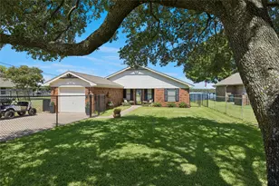 4001 Apache Trail Ct, Granbury, TX 76048 - Photo 1