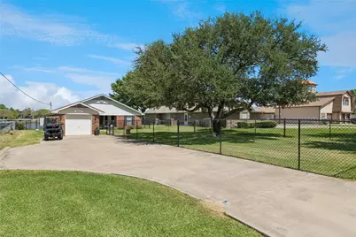 4001 Apache Trail Court, Granbury, TX 76048 - Photo 3