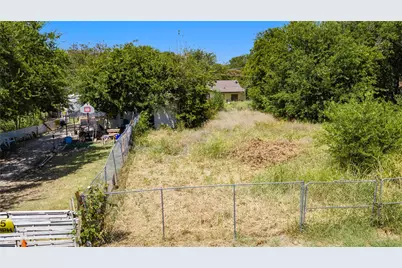 1825 Avenue C, Grand Prairie, TX 75051 - Photo 5