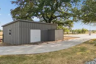 12877 Foutch Rd, Pilot Point, TX 76258 - Photo 39