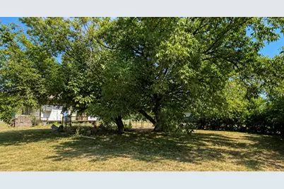 114 S Mills Street, West, TX 76691 - Photo 3