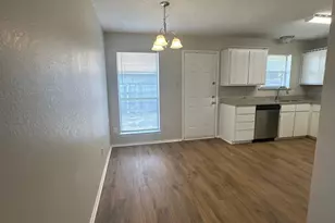 441 Signal Hill Ct N, Fort Worth, TX 76112 - Photo 13