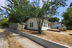 558 Harrison Ln, Hurst, TX 76053 - Photo 3