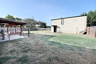 251 Alicia St, Bowie, TX 76230 - Photo 23
